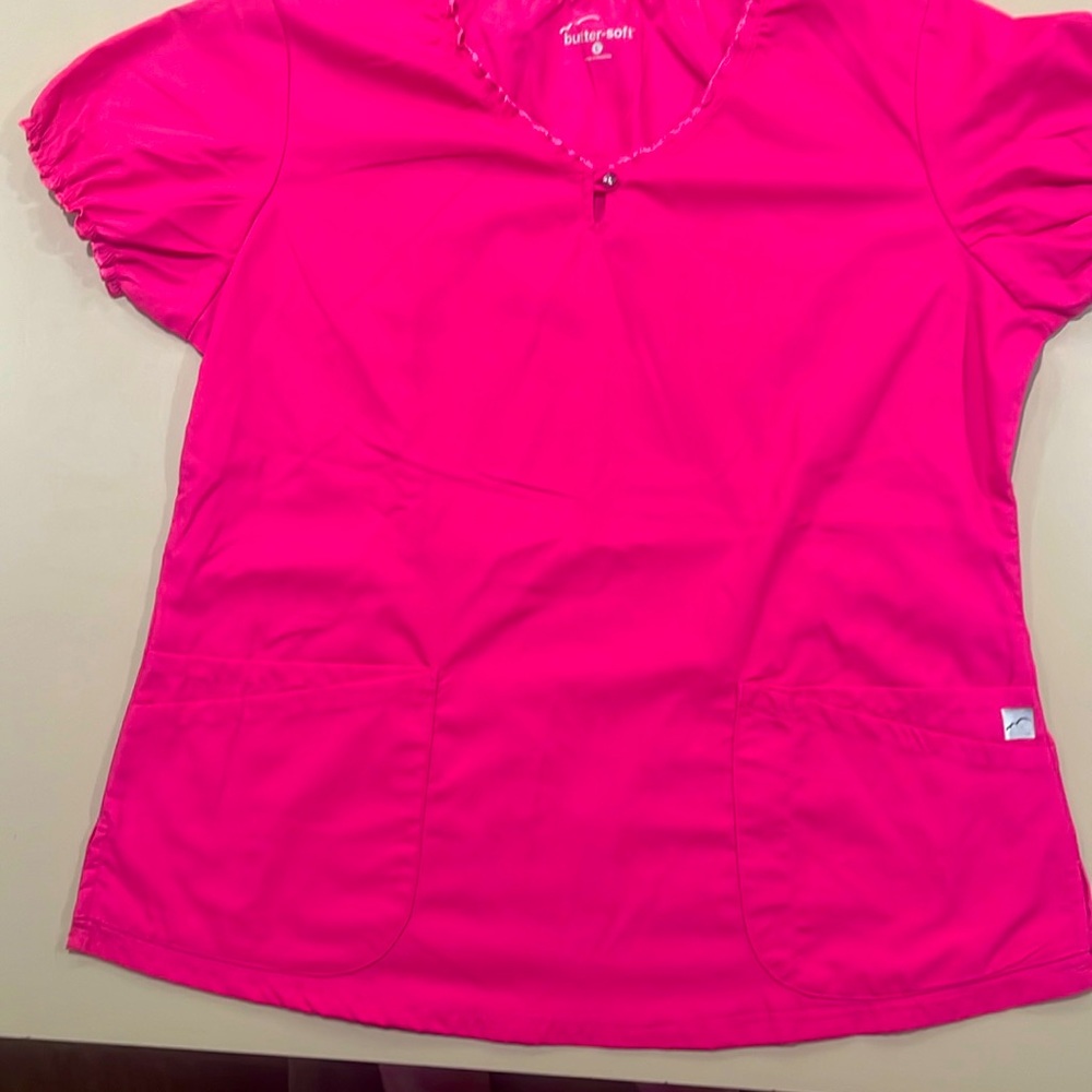 Buttersoft women’s scrub top brand new